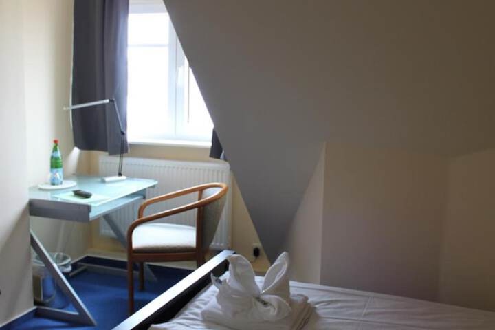 Room 11 of 29