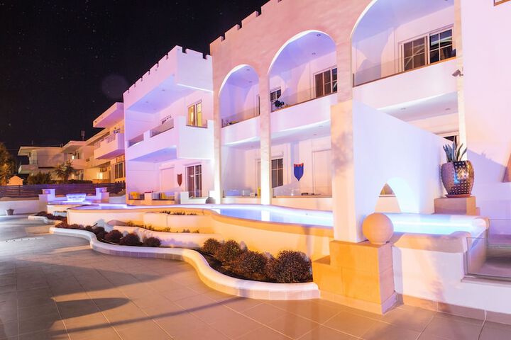 Hotel Exterior 45 of 49
