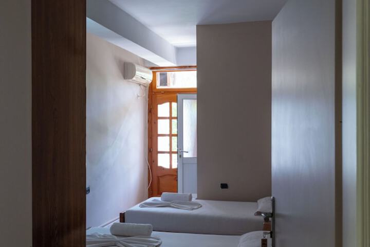 Room 46 of 178