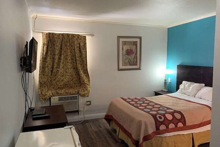 Room 3 of 9