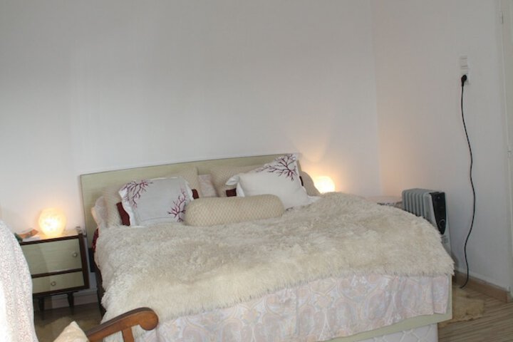 Room 2 of 8
