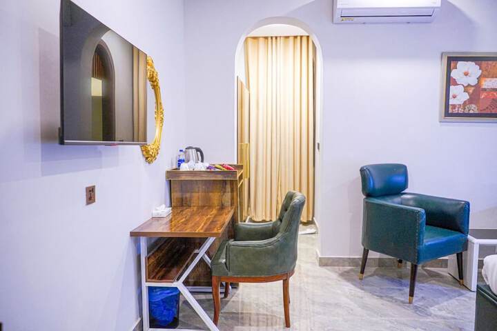 Room 17 of 27