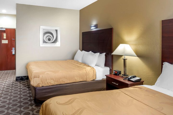 1 Queen Bed (20 of 22)