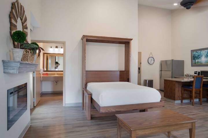 1 King Bed (13 of 40)