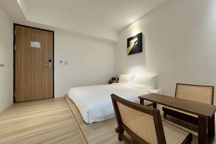 Room 17 of 34
