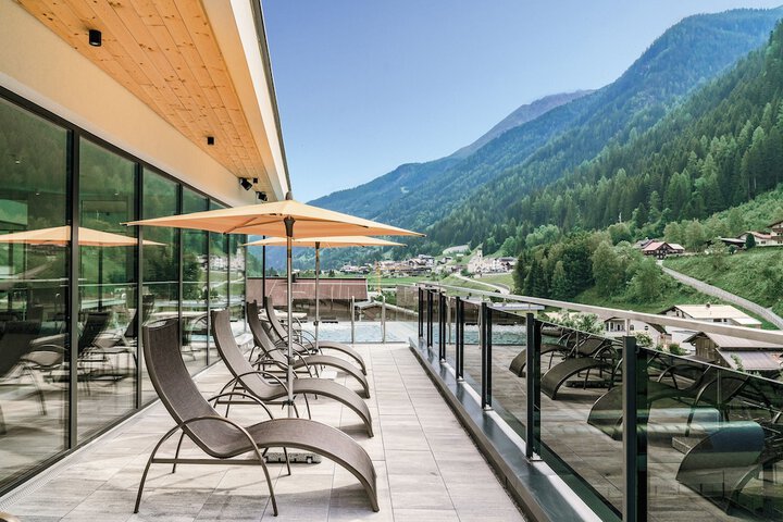 Sundeck 76 of 79
