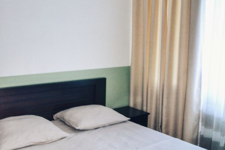 Room 12 of 16