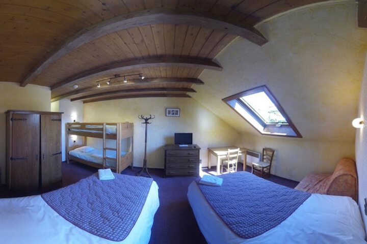 Room 12 of 60