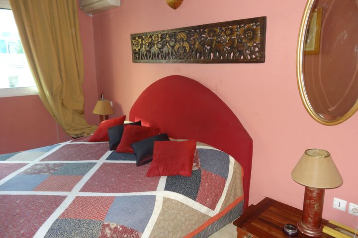 Room 3 of 100