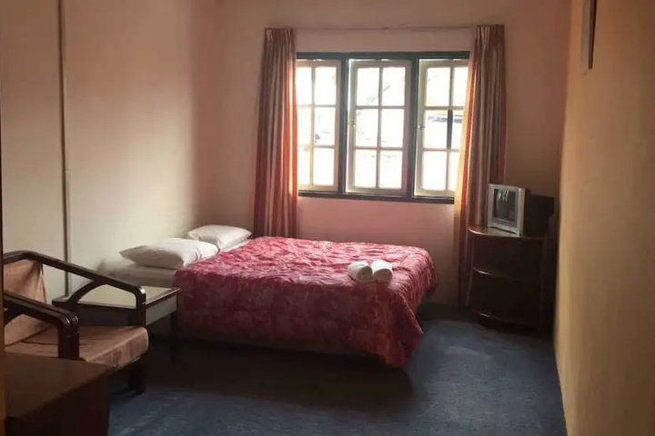 Pines and Roses Hotel