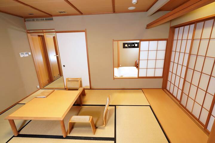 Room 22 of 64