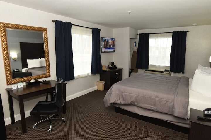 1 King Bed (21 of 33)