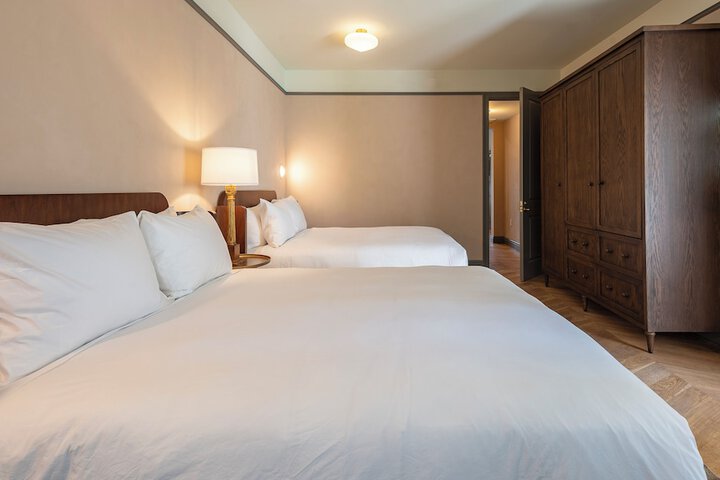Room 5 of 17