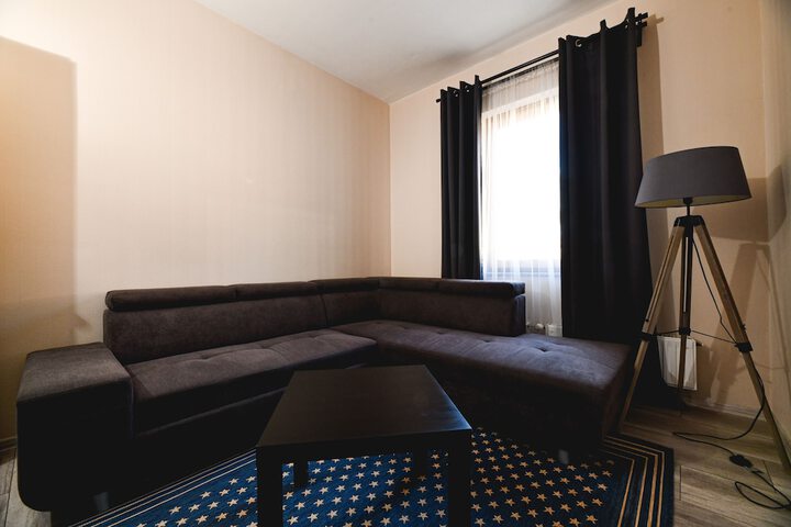 Room 8 of 94