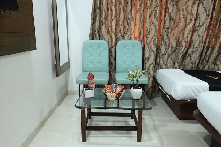 Room 4 of 12