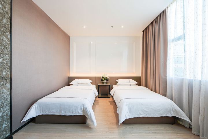 Room 10 of 46