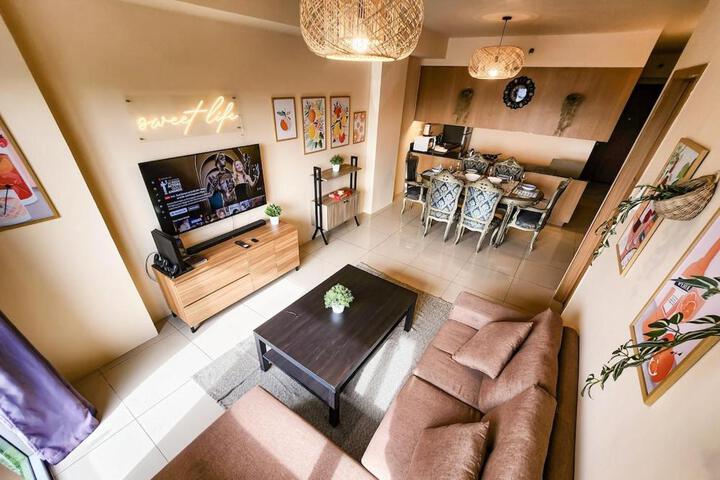 Spacious 2br 110sqm near MOA, PS4, Printer