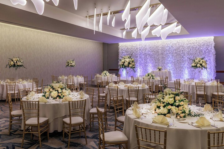 Ballroom/Hall 31 of 50