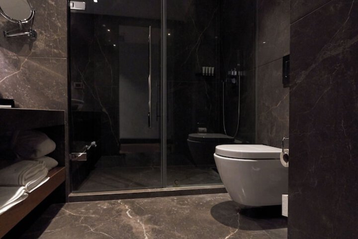 Room 66 of 94