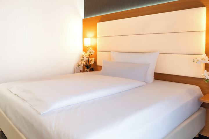 Room 10 of 71