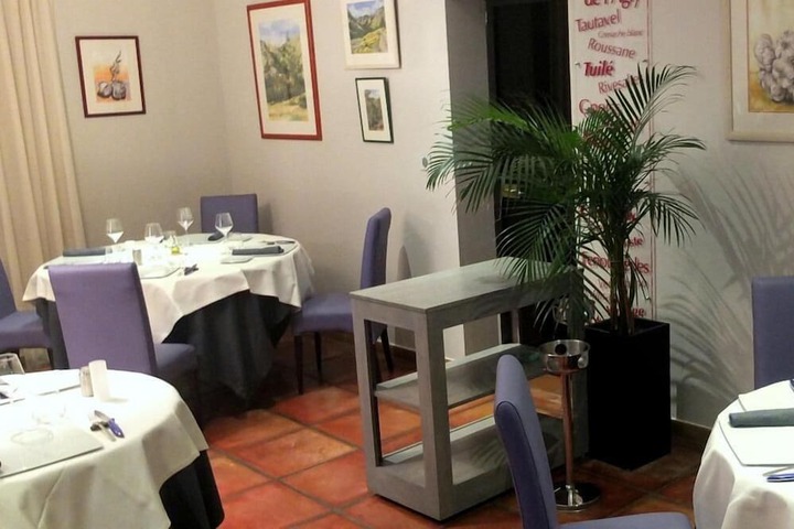 Dining 11 of 21