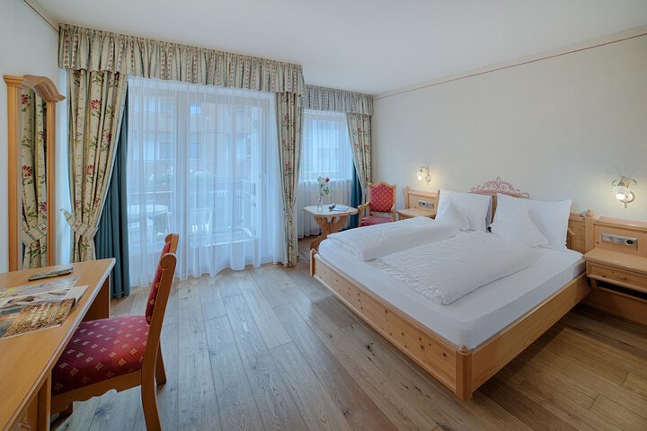 Room 4 of 32