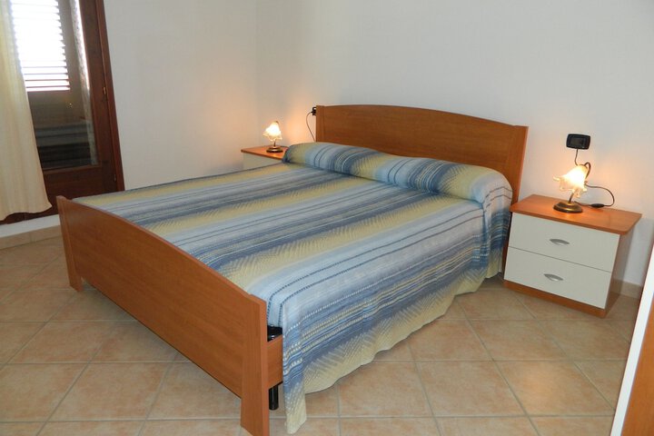 Room 4 of 48