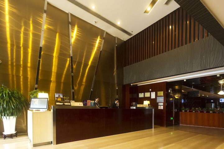 Entrance & Lobby