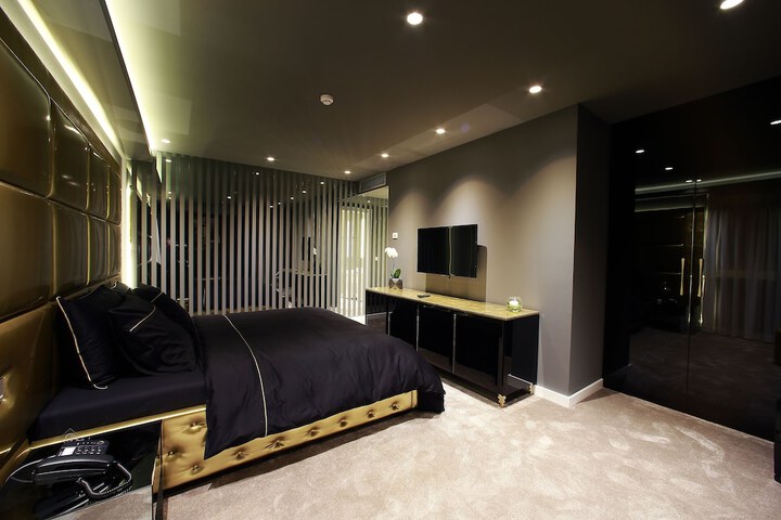 Room 5 of 41