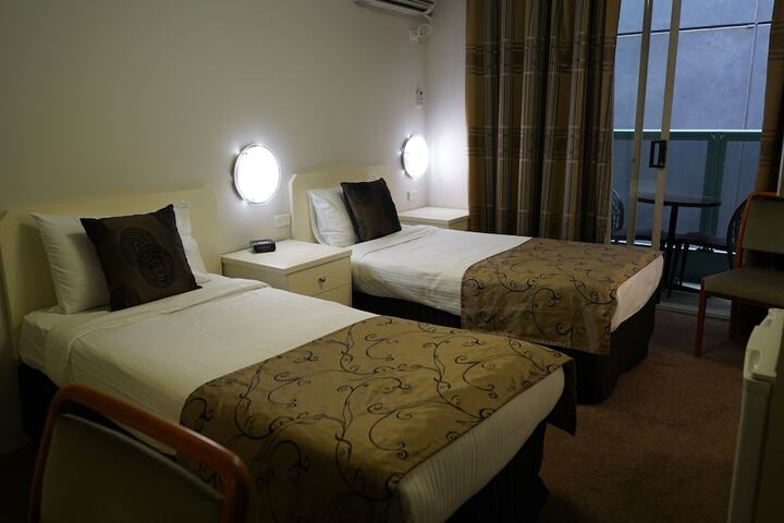 Room 5 of 34