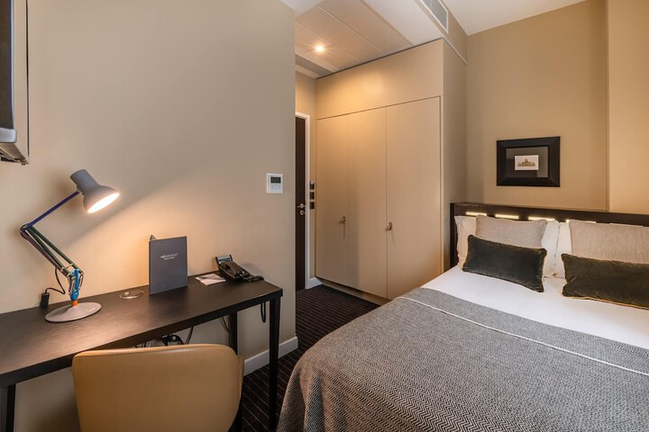 Room 14 of 30