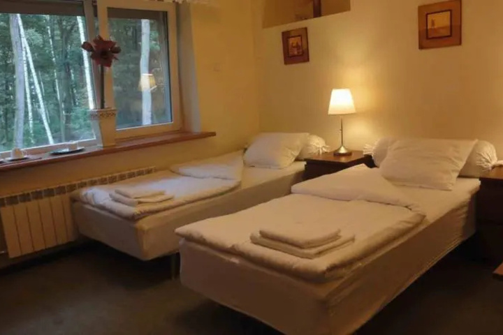 Room 4 of 10