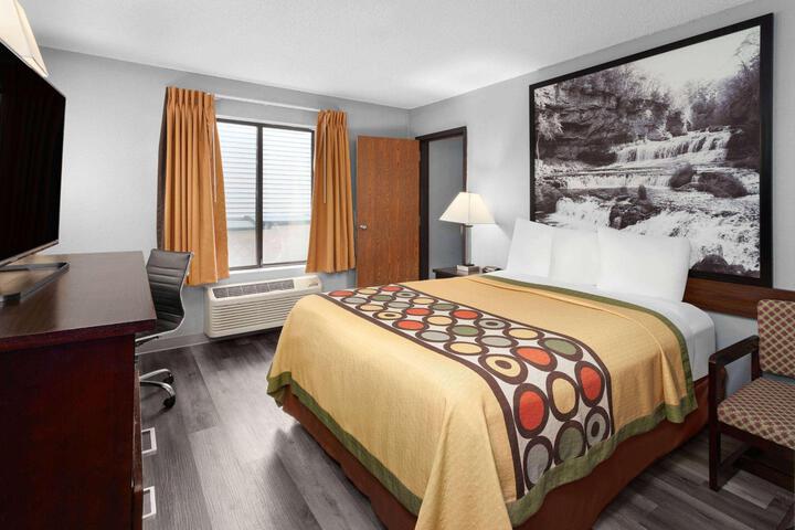 2 Queen Beds (16 of 17)