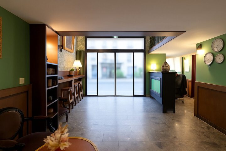 Hotel Interior 4 of 31