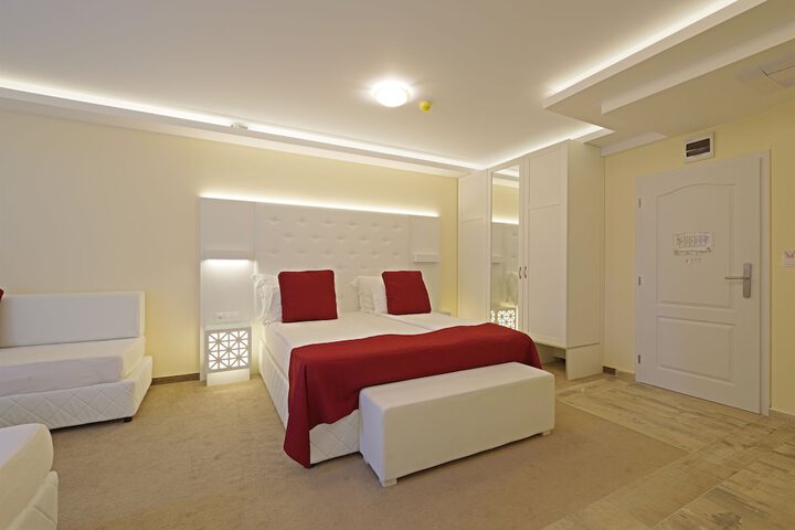 Room 12 of 48