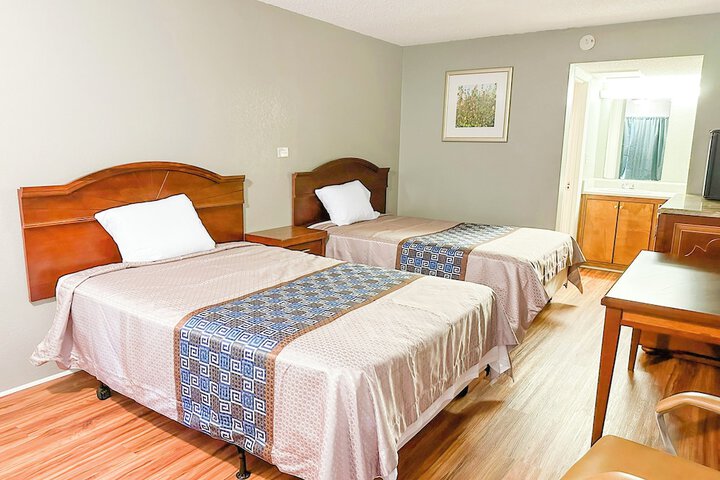 2 Double Beds (6 of 20)