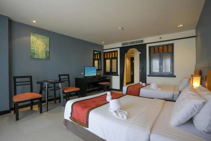 Room 32 of 106
