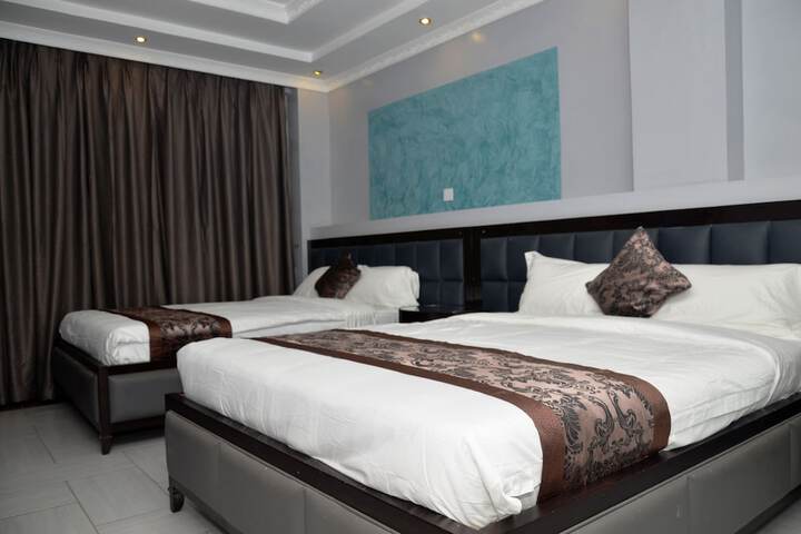 Room 6 of 30