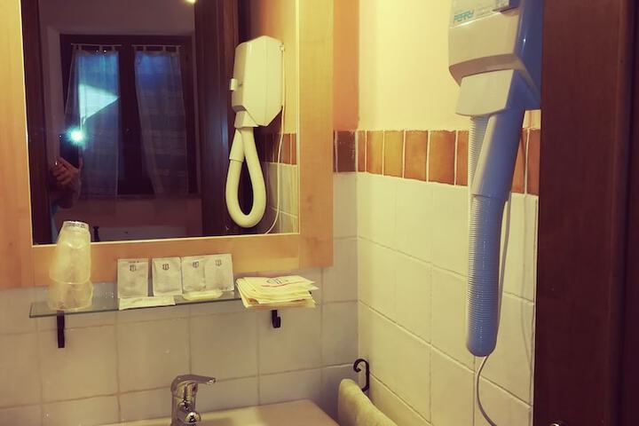 Room 55 of 100