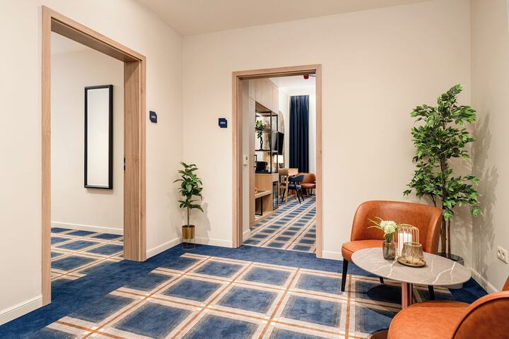 Room 27 of 89