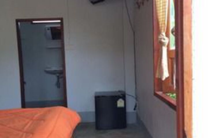 Room 5 of 6