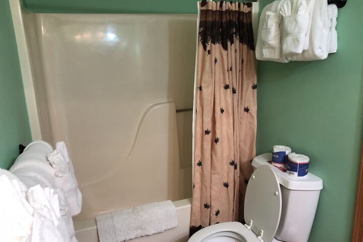 Room 102 of 186