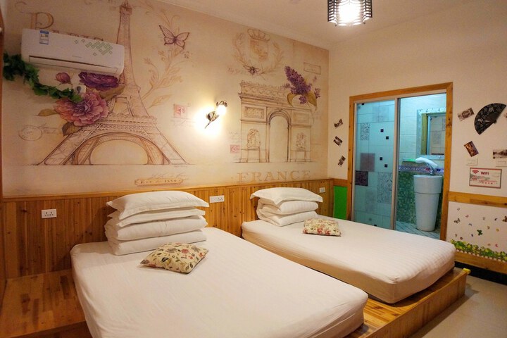 Room 17 of 24