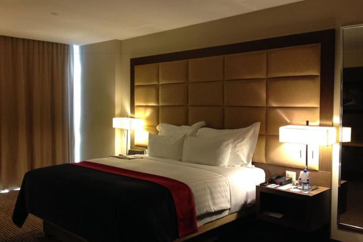 Room 5 of 73