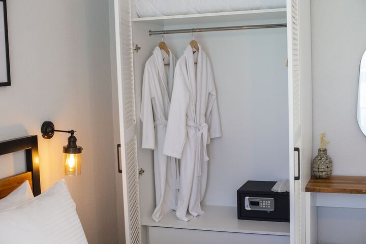 Room 13 of 201