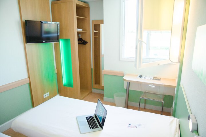 Room 8 of 25