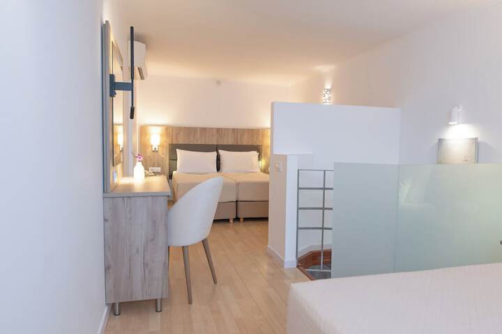 Room 34 of 80