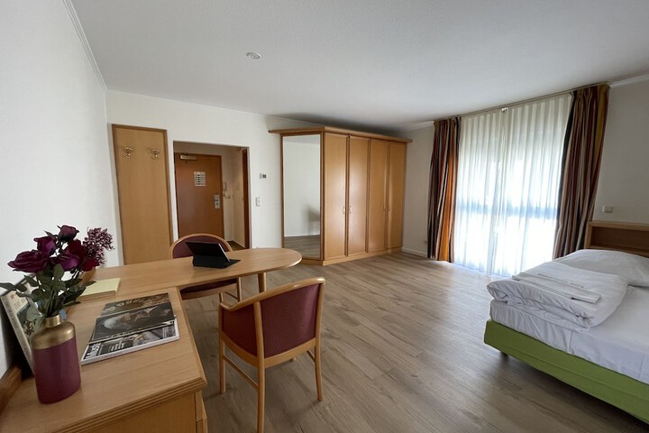 Room 9 of 50