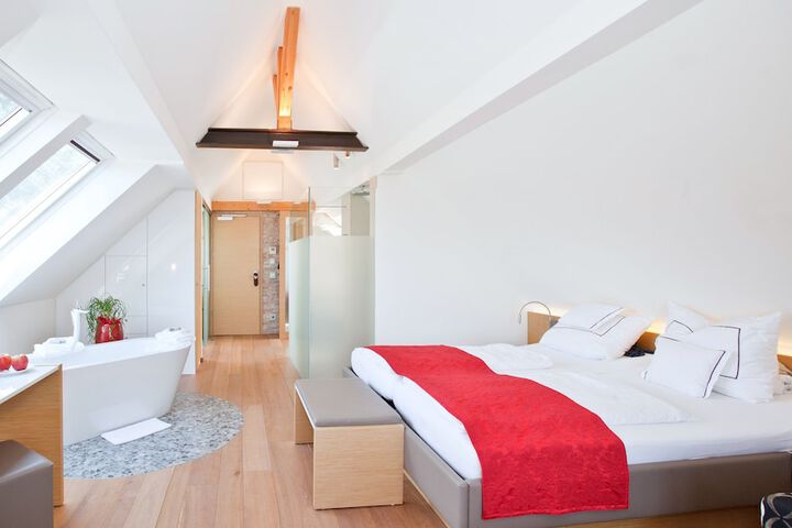 Room 2 of 25