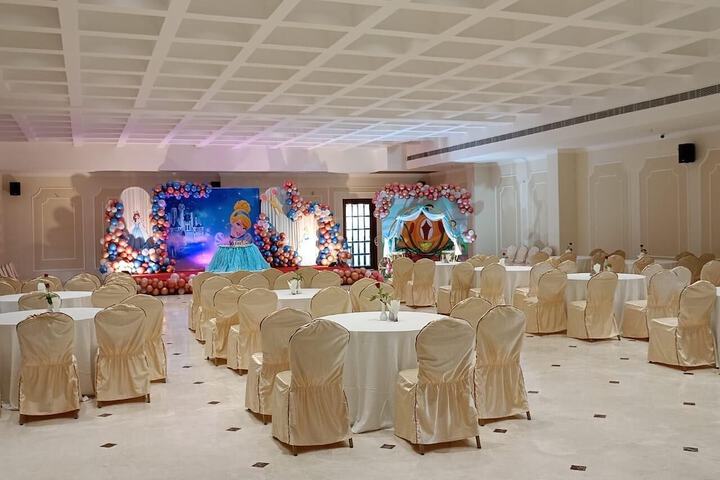 Ballroom/Hall 144 of 164